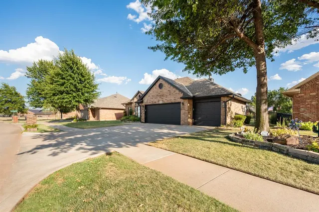 Photo 3 — 8204 NW 69th Street, Oklahoma City, OK 73132