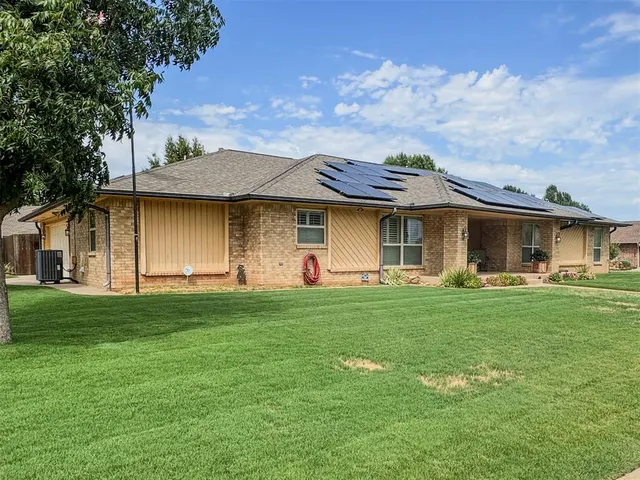 Photo 3 — 10001 Thompson Avenue, Yukon, OK 73099