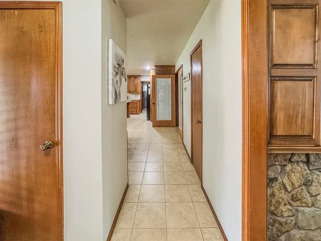 Photo 7 — 10001 Thompson Avenue, Yukon, OK 73099