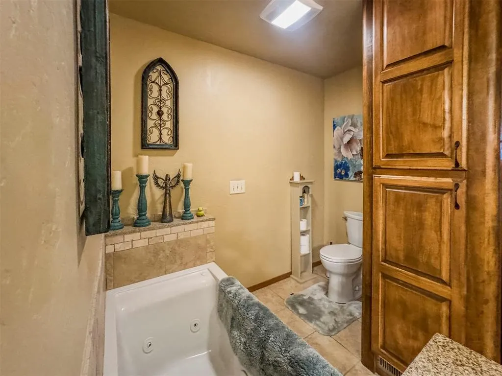 Photo 16 — 10001 Thompson Avenue, Yukon, OK 73099