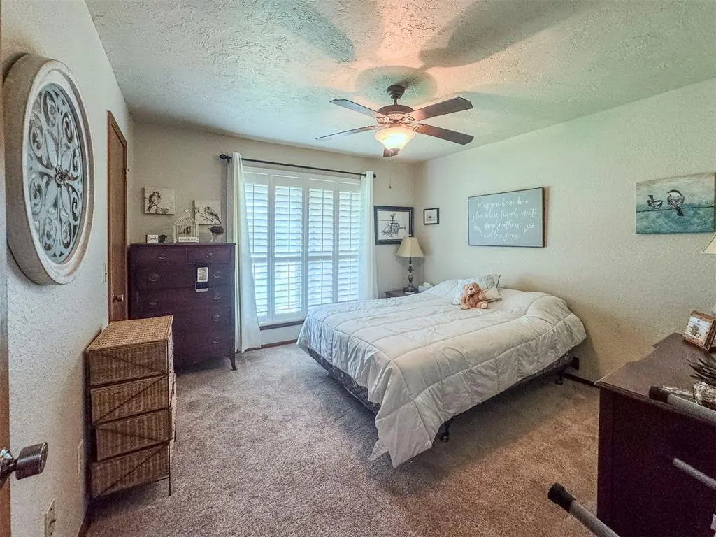 Photo 18 — 10001 Thompson Avenue, Yukon, OK 73099