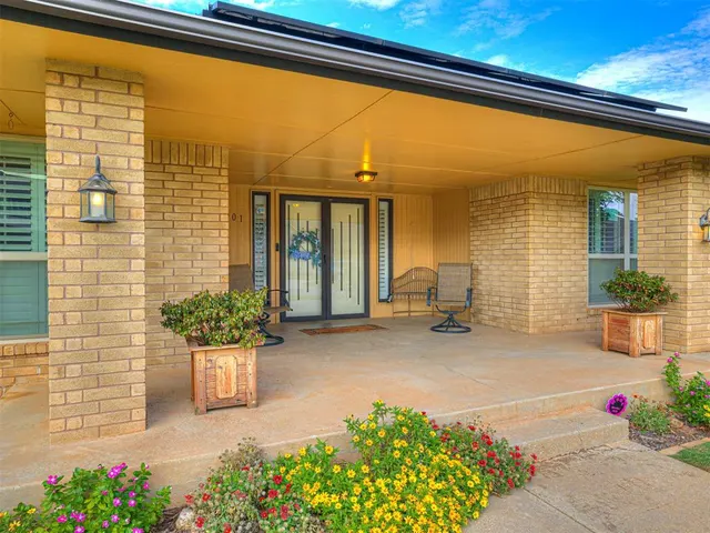 Photo 2 — 10001 Thompson Avenue, Yukon, OK 73099