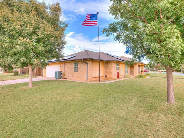 Photo 4 — 10001 Thompson Avenue, Yukon, OK 73099