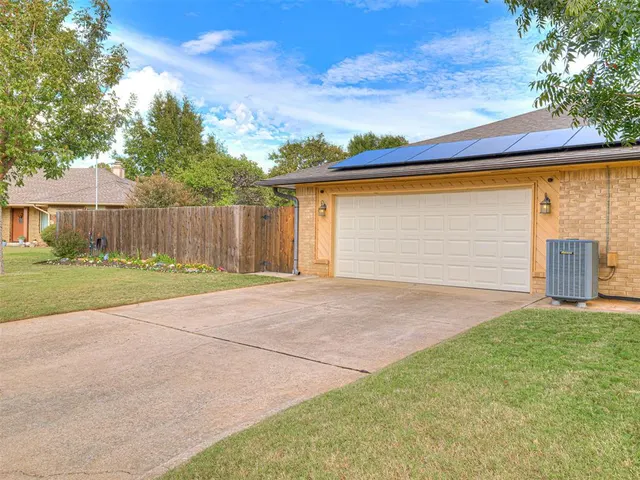 Photo 5 — 10001 Thompson Avenue, Yukon, OK 73099