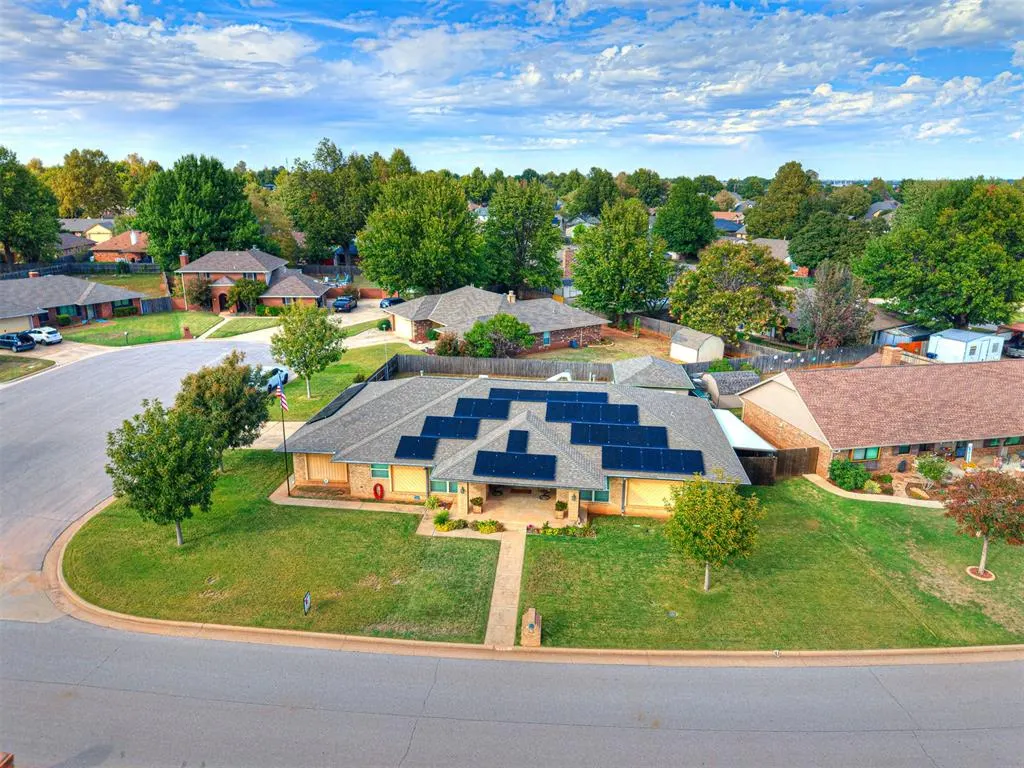Photo 6 — 10001 Thompson Avenue, Yukon, OK 73099