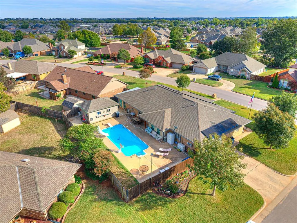 Photo 8 — 10001 Thompson Avenue, Yukon, OK 73099