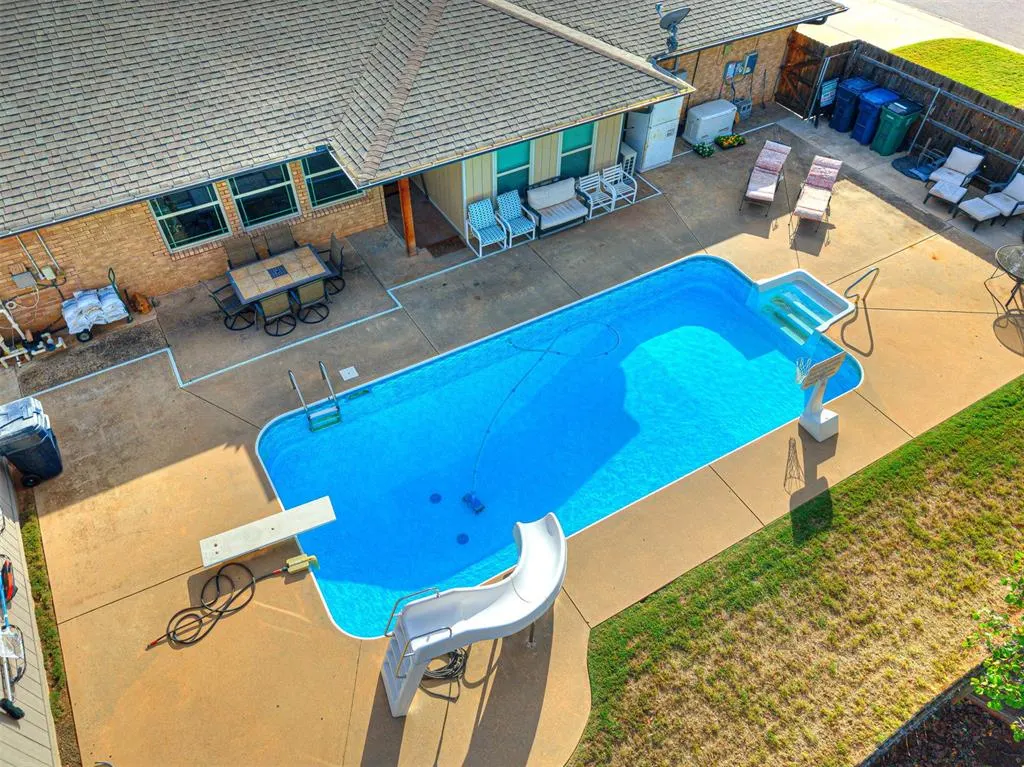 Photo 9 — 10001 Thompson Avenue, Yukon, OK 73099