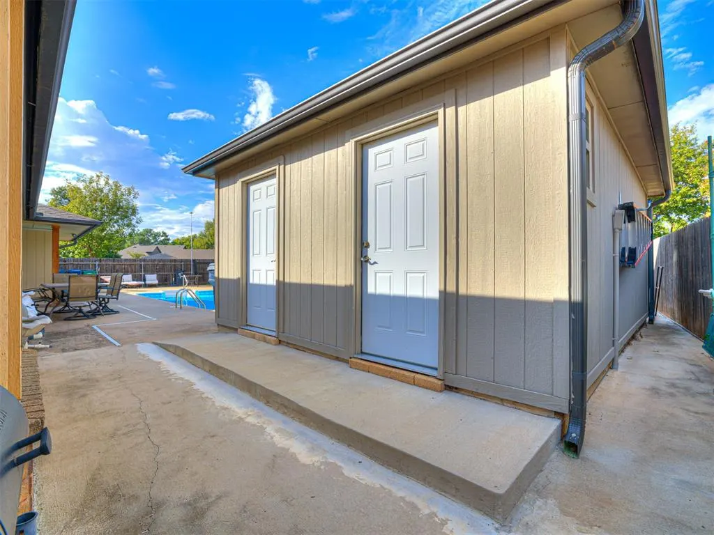 Photo 10 — 10001 Thompson Avenue, Yukon, OK 73099