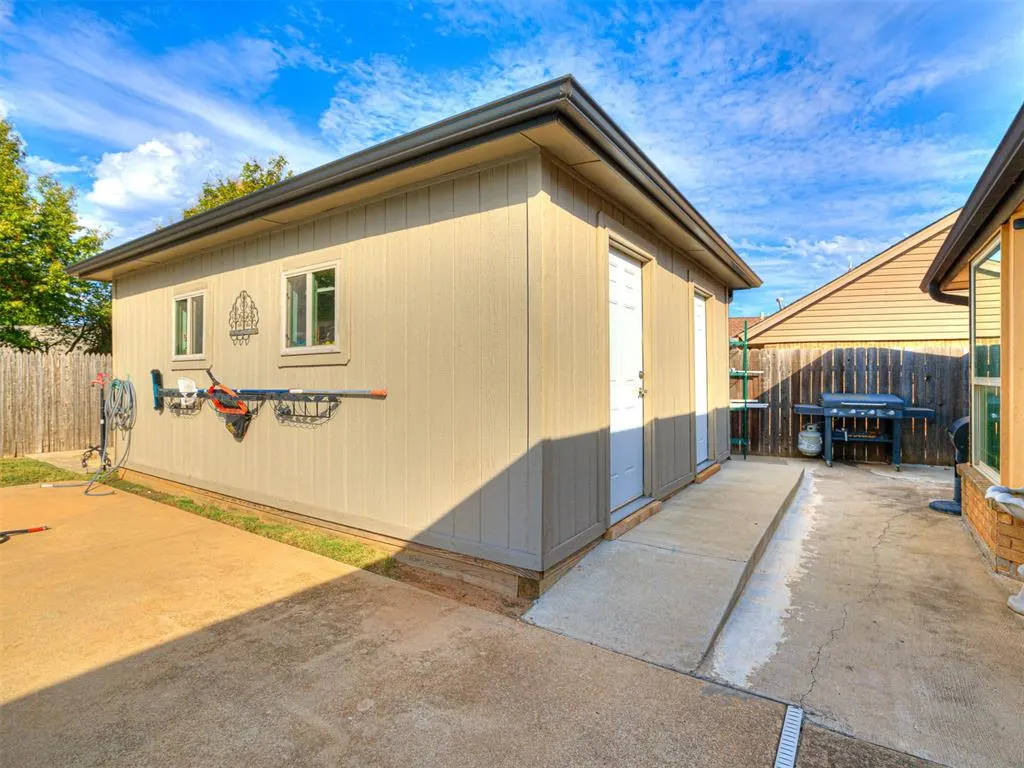 Photo 11 — 10001 Thompson Avenue, Yukon, OK 73099