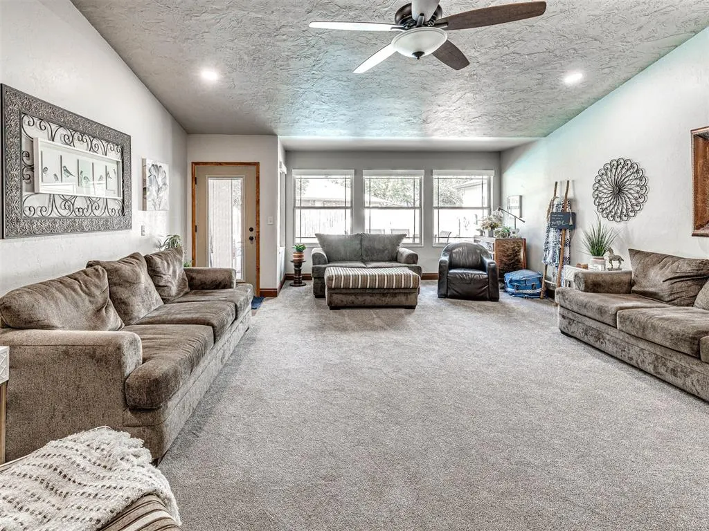 Photo 14 — 10001 Thompson Avenue, Yukon, OK 73099
