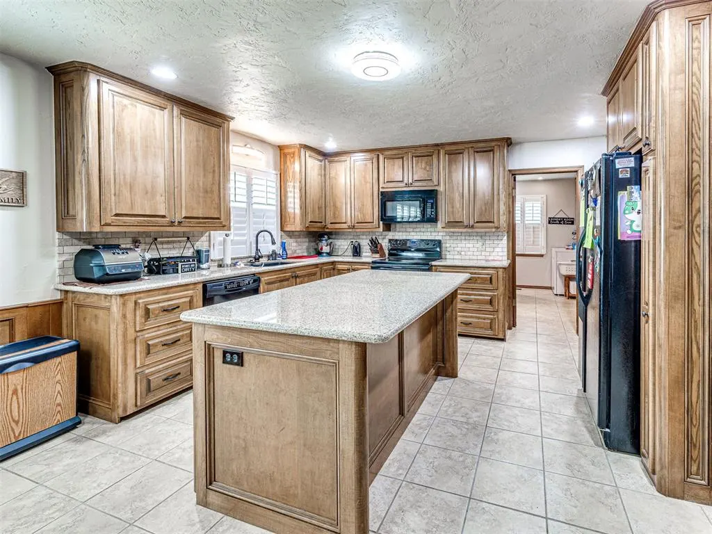 Photo 17 — 10001 Thompson Avenue, Yukon, OK 73099
