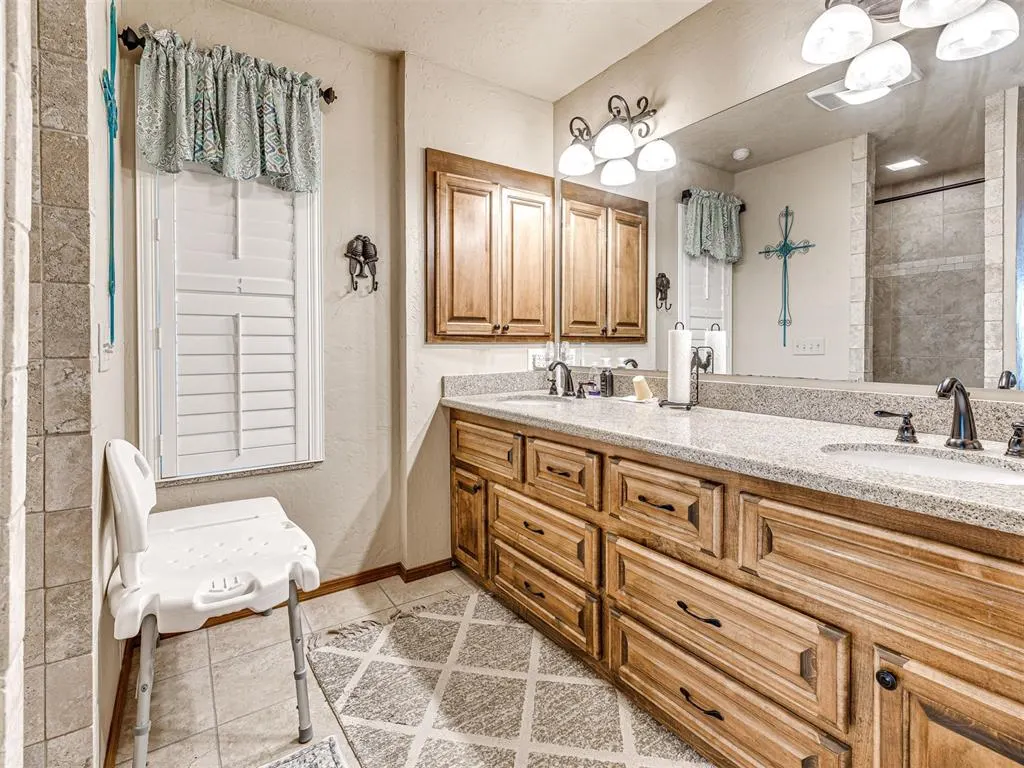Photo 23 — 10001 Thompson Avenue, Yukon, OK 73099