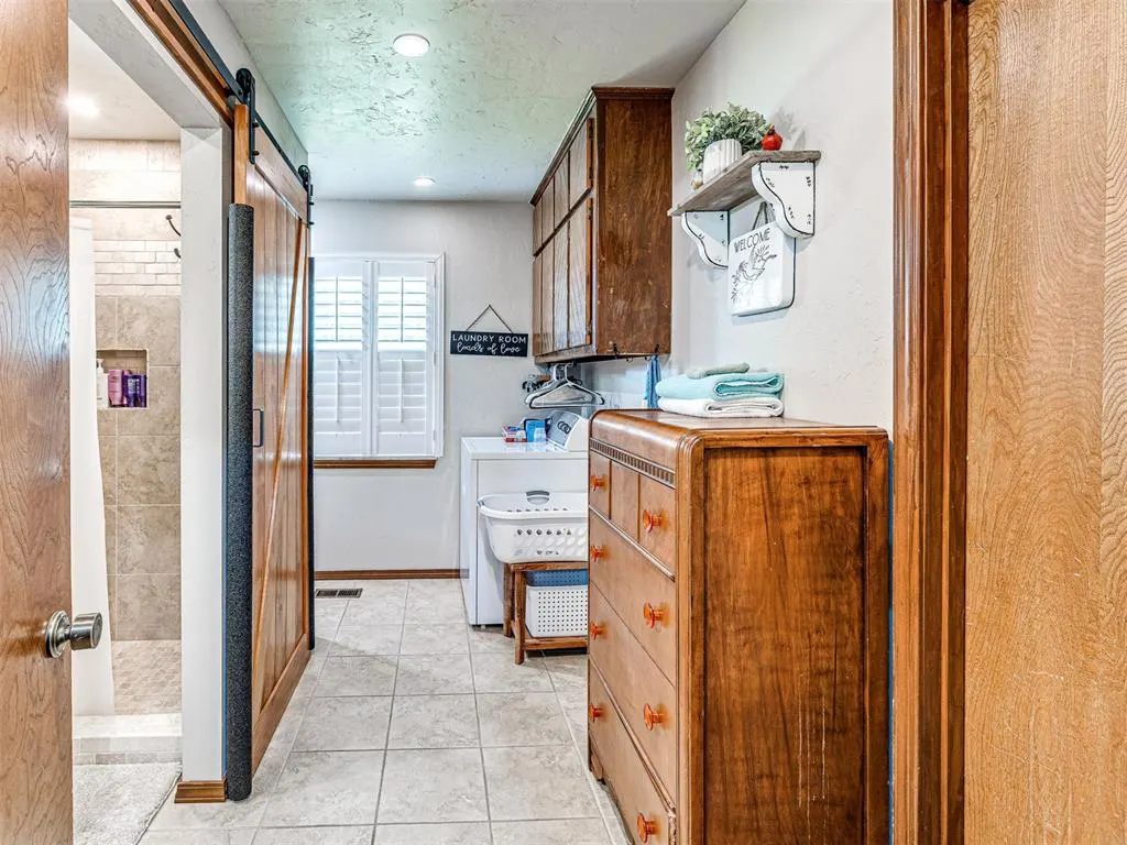 Photo 37 — 10001 Thompson Avenue, Yukon, OK 73099