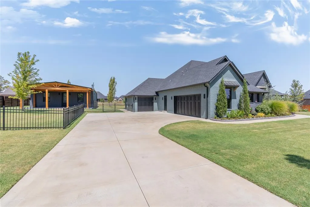 Photo 4 — 4505 SE 39th Street, Moore, OK 73165