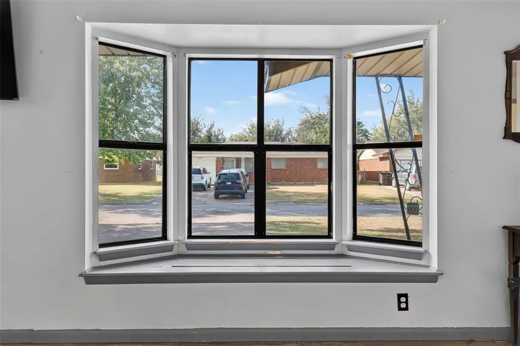 Photo 12 — 932 NW 1st Street, Oklahoma City, OK 73160