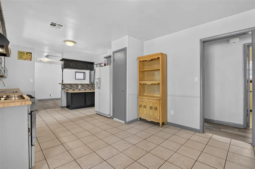 Photo 19 — 932 NW 1st Street, Oklahoma City, OK 73160