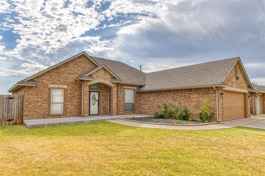 Photo 2 — 4228 Notting Hill Drive, Oklahoma City, OK 73160