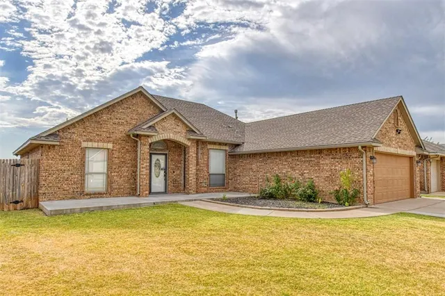 Photo 2 — 4228 Notting Hill Drive, Oklahoma City, OK 73160