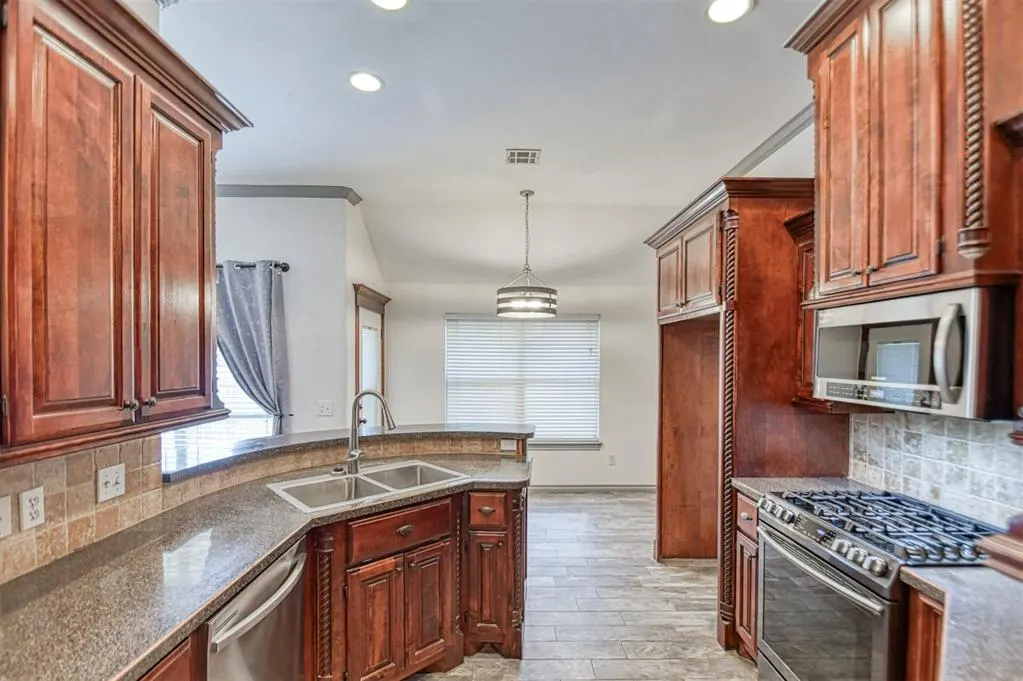 Photo 14 — 4228 Notting Hill Drive, Oklahoma City, OK 73160