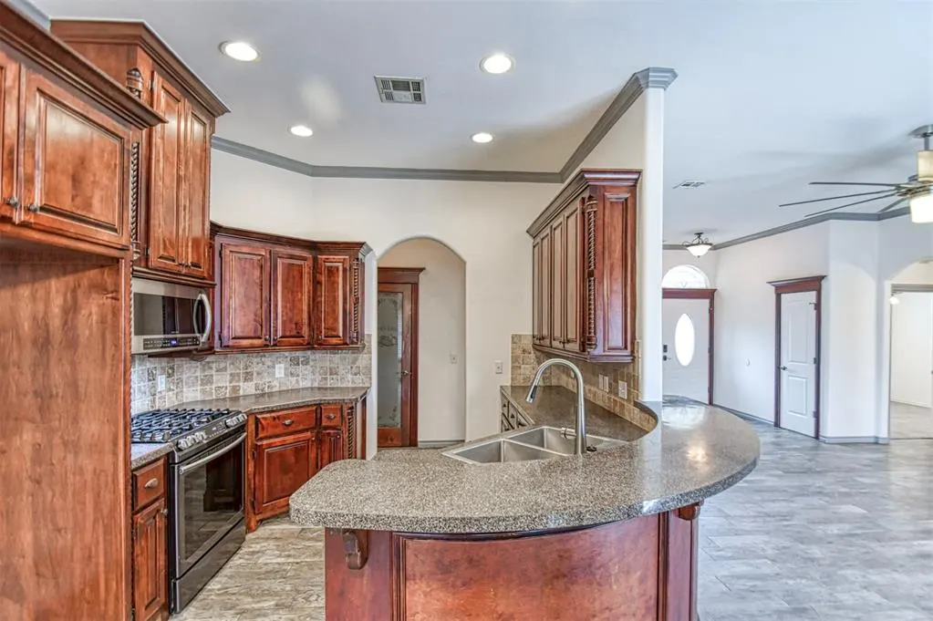 Photo 15 — 4228 Notting Hill Drive, Oklahoma City, OK 73160