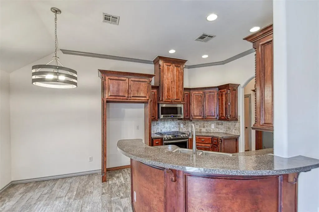 Photo 16 — 4228 Notting Hill Drive, Oklahoma City, OK 73160