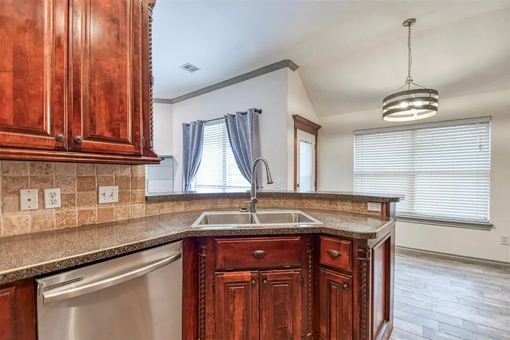 Photo 17 — 4228 Notting Hill Drive, Oklahoma City, OK 73160