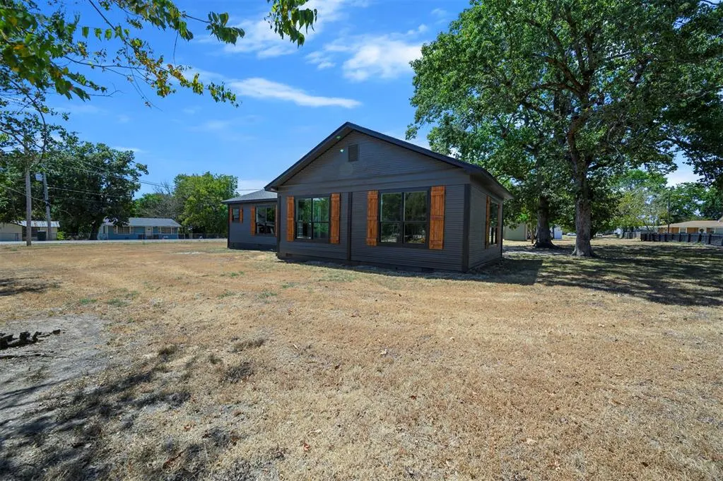 Photo 2 — 209 Boston, Fort Towson, OK 74735