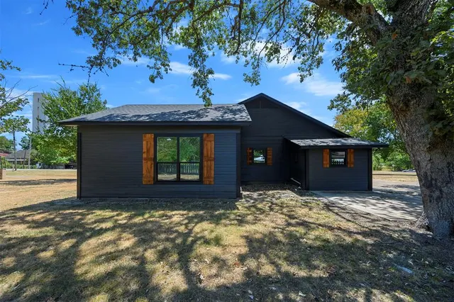 Photo 4 — 209 Boston, Fort Towson, OK 74735