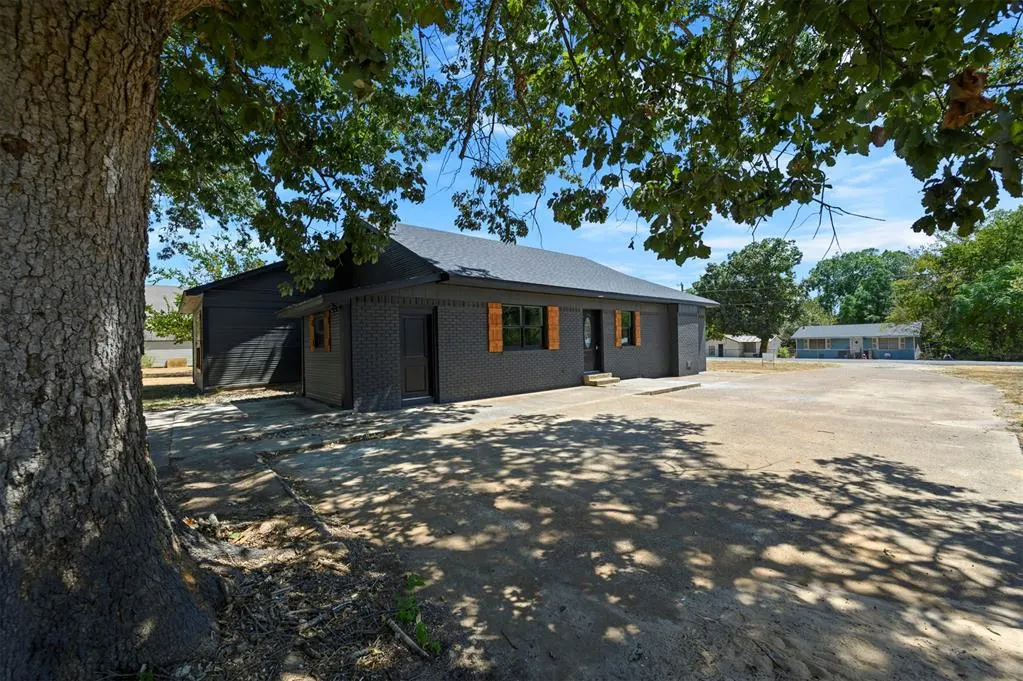 Photo 6 — 209 Boston, Fort Towson, OK 74735