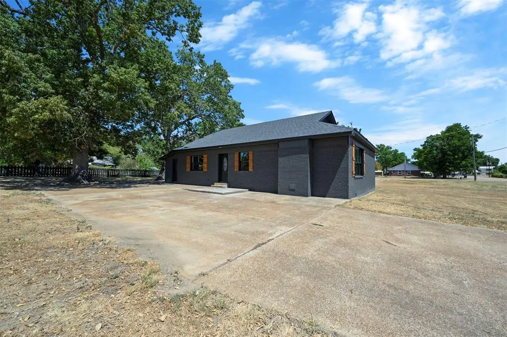 Photo 7 — 209 Boston, Fort Towson, OK 74735