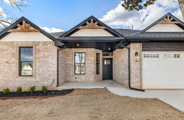 Photo 3 — 2415 Black Jack Way, Blanchard, OK 73010