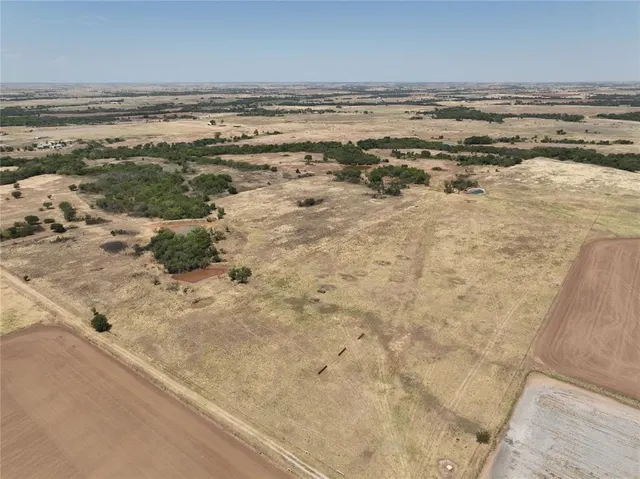 Photo 7 — 20 County Road 1300, Amber, OK 73004