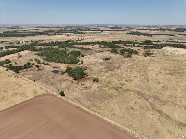 Photo 8 — 20 County Road 1300, Amber, OK 73004