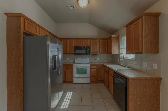Photo 4 — 12368 SW 6th Street, Yukon, OK 73099