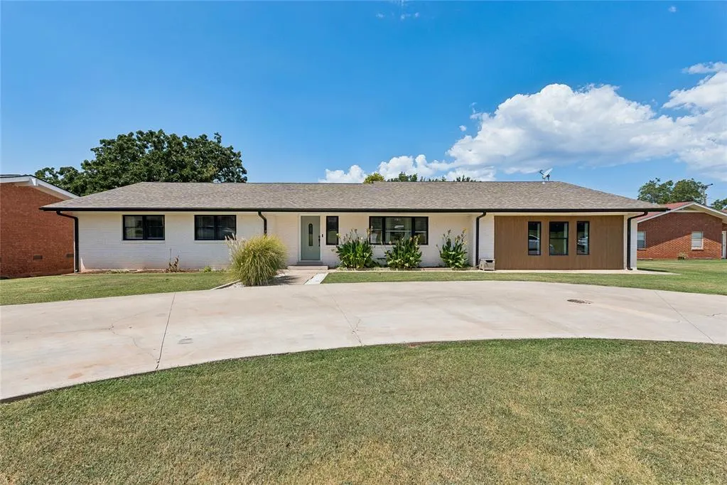 Front exterior — 115 Moorman Drive, Chandler, OK 74834