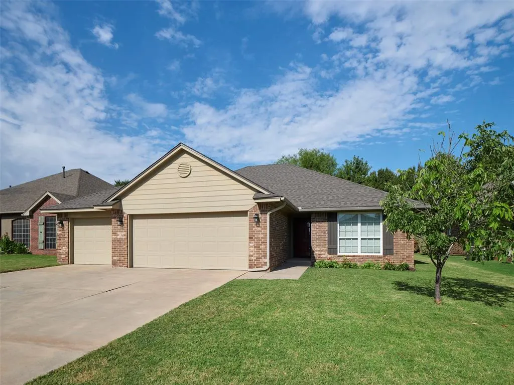 Front exterior — 2019 Appalachian Trail, Edmond, OK 73003