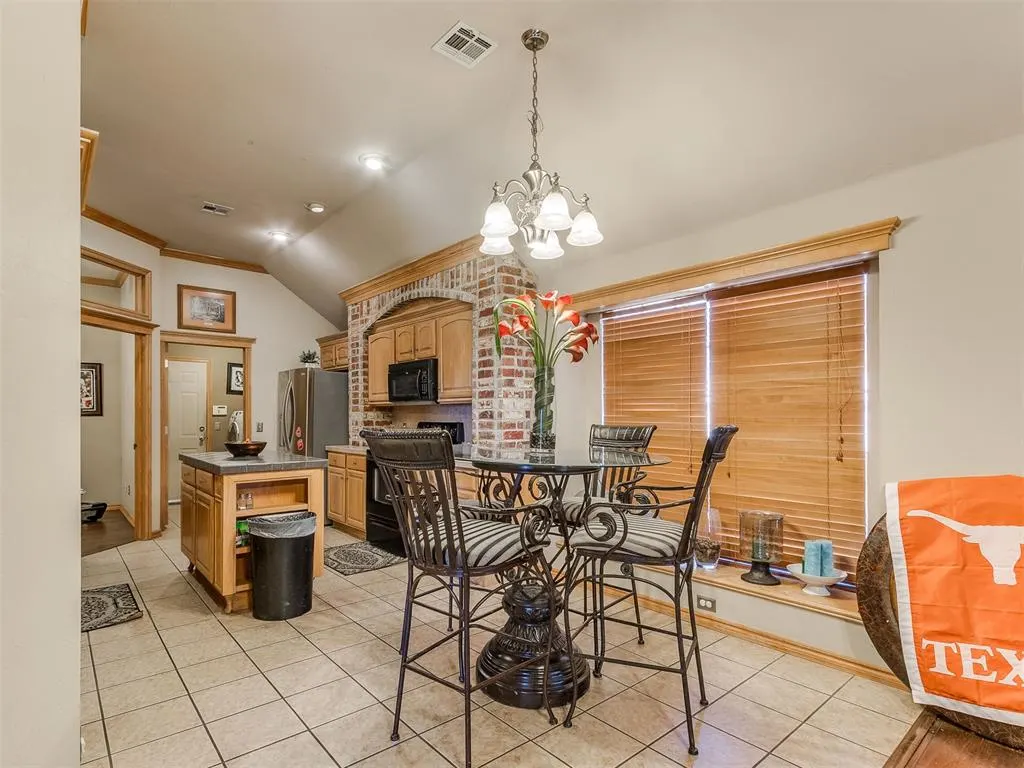 Photo 3 — 16704 Valderama Way, Edmond, OK 73012