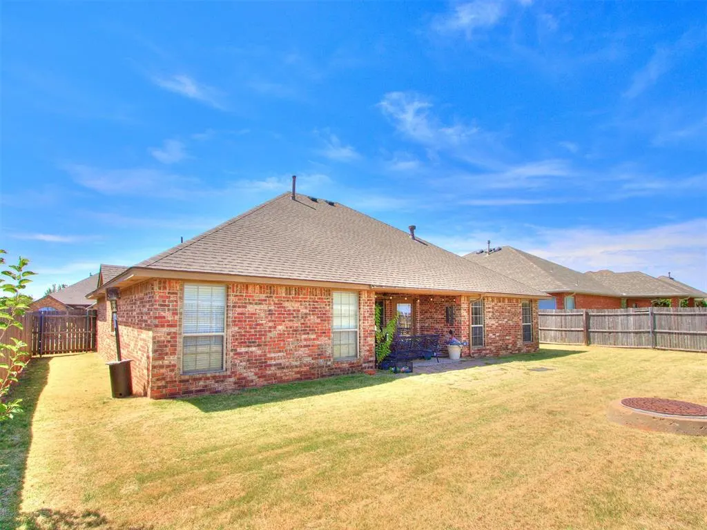 Photo 16 — 16704 Valderama Way, Edmond, OK 73012