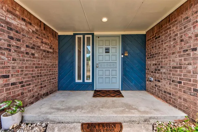 Photo 2 — 6612 Elk Canyon Road, Oklahoma City, OK 73162