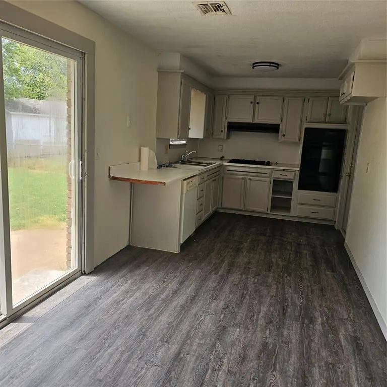 Photo 4 — 820 NW 16th Street, Oklahoma City, OK 73160