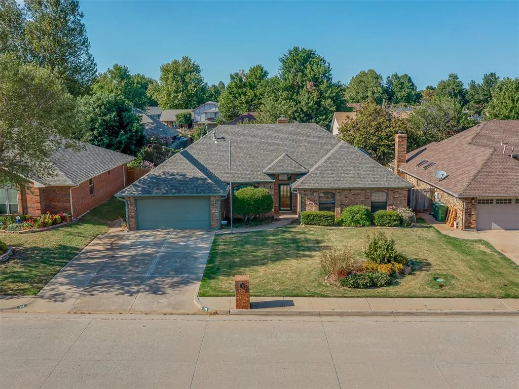Photo 3 — 141 E Olympic Drive, Yukon, OK 73099