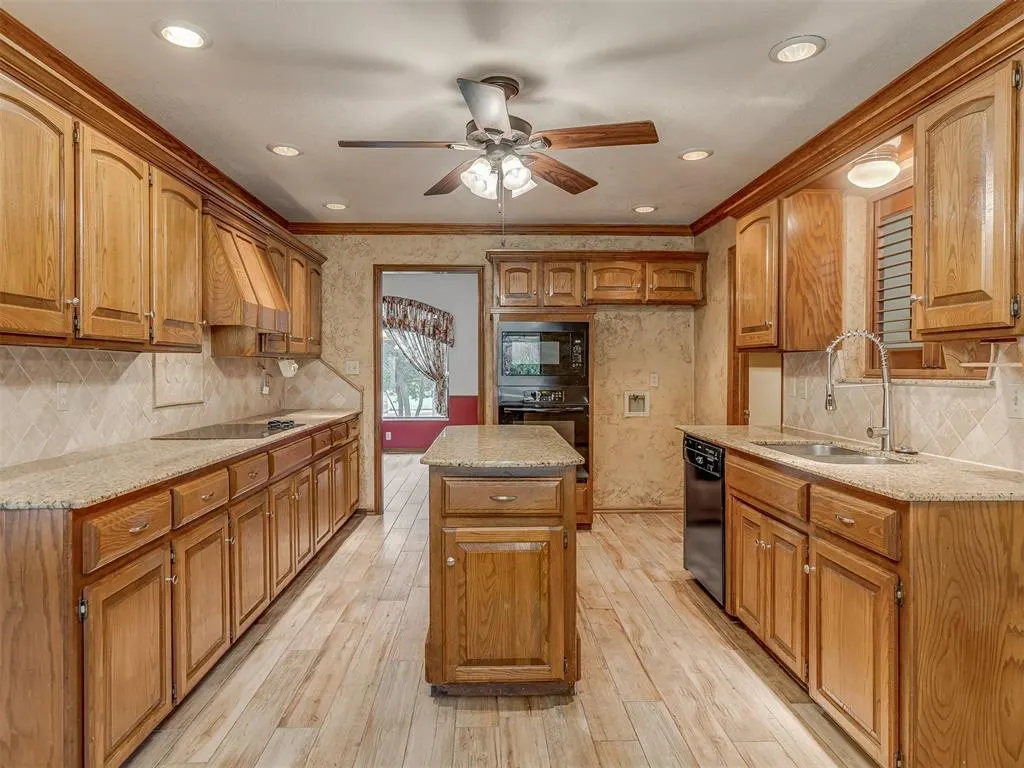Photo 12 — 141 E Olympic Drive, Yukon, OK 73099