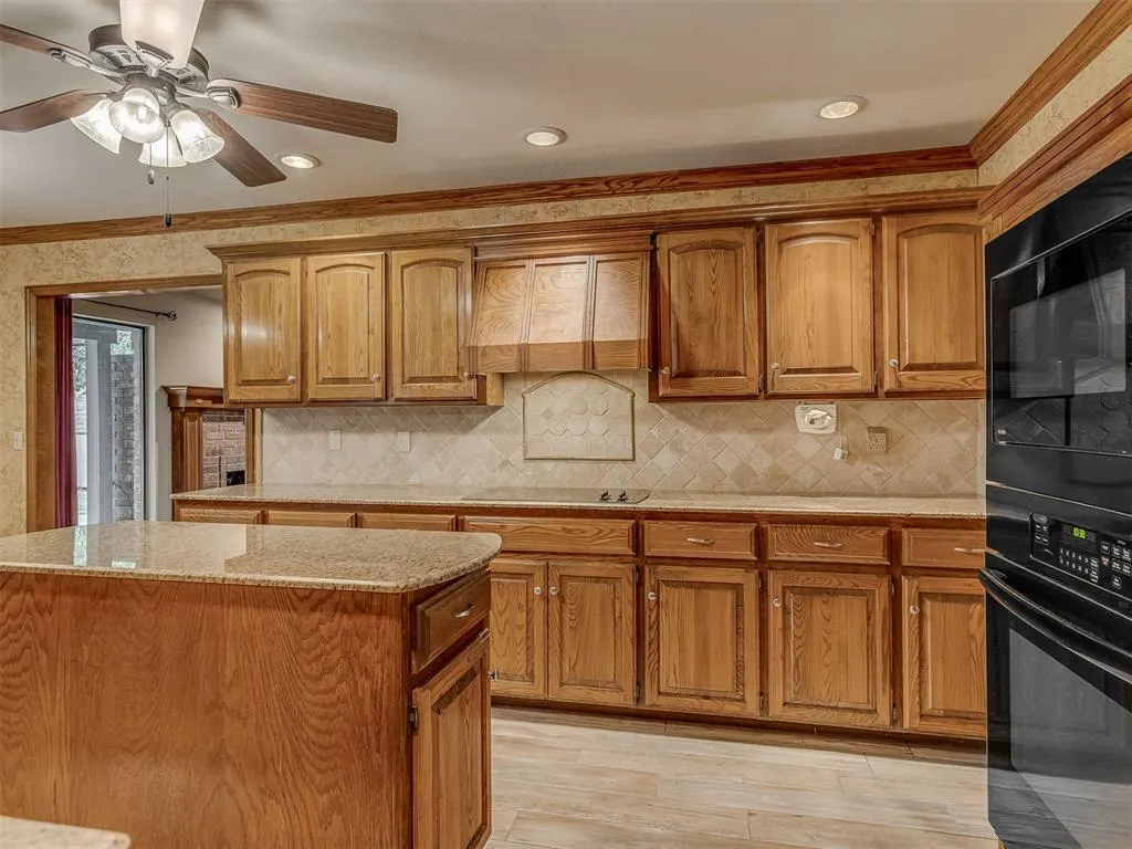 Photo 14 — 141 E Olympic Drive, Yukon, OK 73099