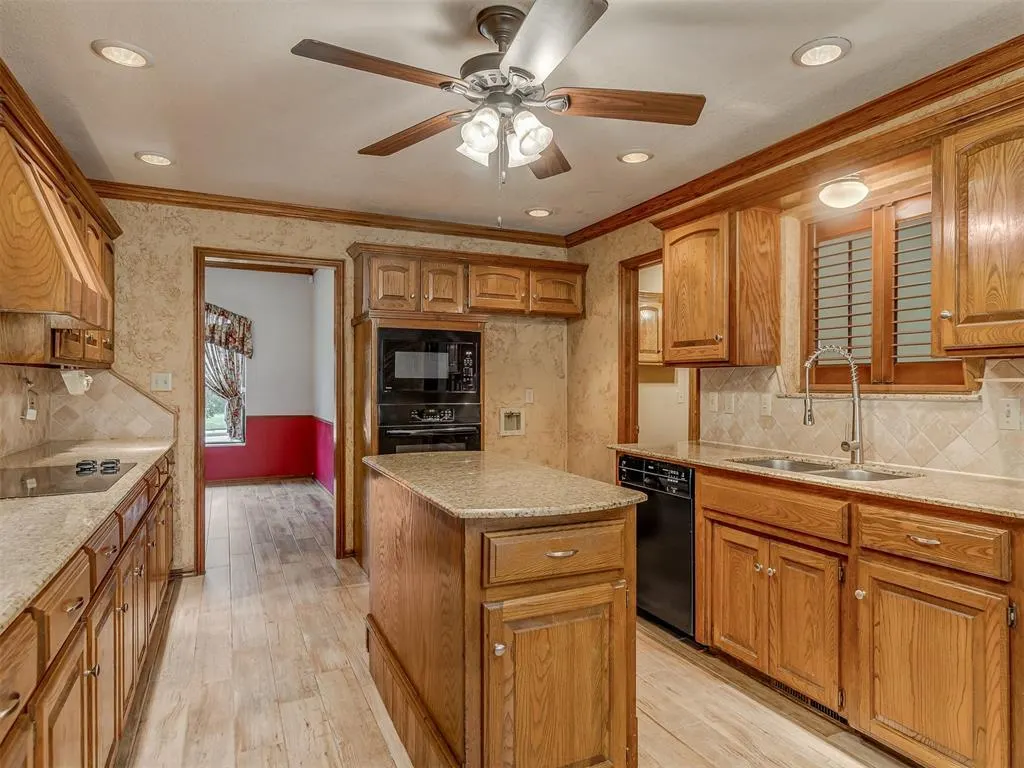 Photo 17 — 141 E Olympic Drive, Yukon, OK 73099
