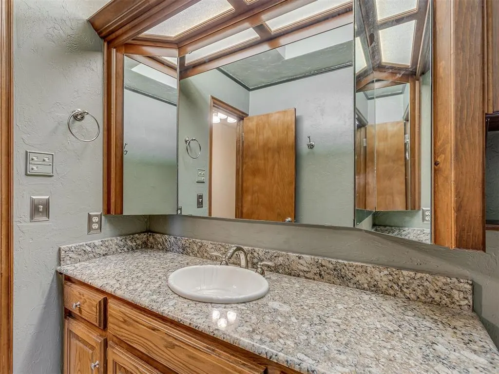 Photo 32 — 141 E Olympic Drive, Yukon, OK 73099