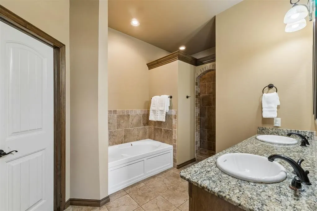 Photo 17 — 523 Woods Way, Moore, OK 73160