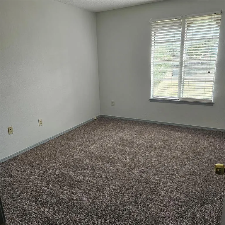 Photo 7 — 609 NW 17th Street, Moore, OK 73160
