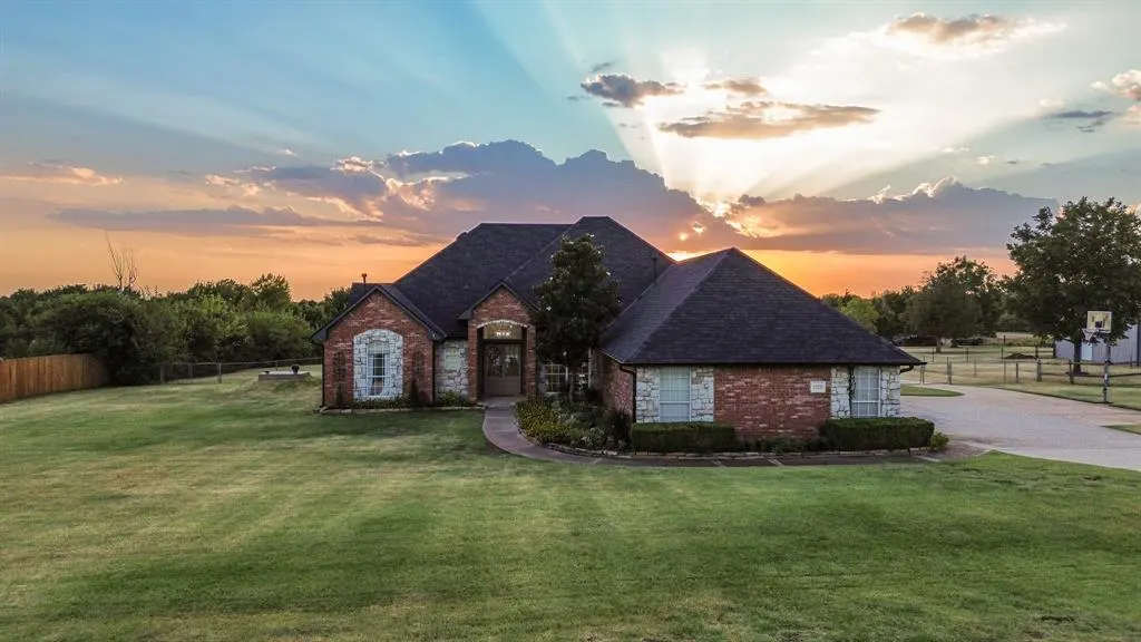 Photo 3 — 1329 S Southersby Drive, Mustang, OK 73064