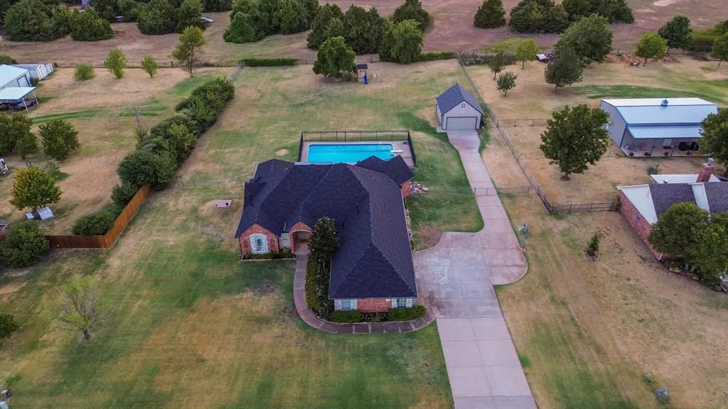 Photo 4 — 1329 S Southersby Drive, Mustang, OK 73064