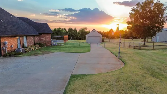 Photo 8 — 1329 S Southersby Drive, Mustang, OK 73064
